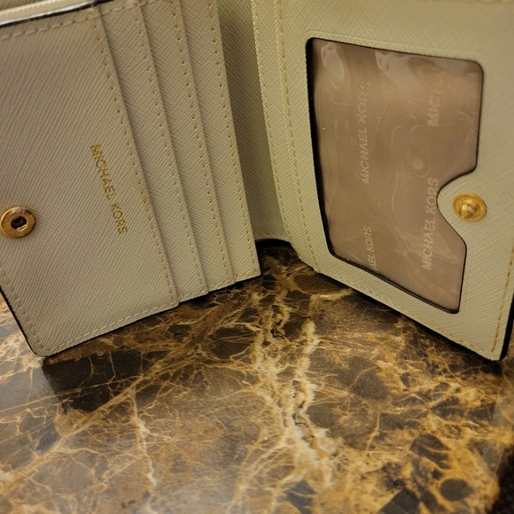 Michael Kors Women's Wallet - Picture 10 of 15